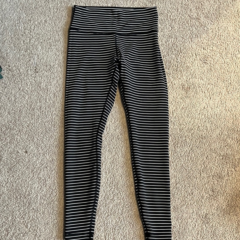 Lululemon align black and white stripes 10